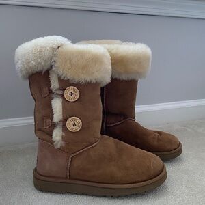 UGG Bailey Button Triplet II Boot Size 7